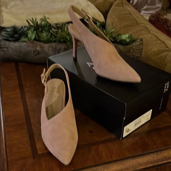 Elegant Nude Slingback Heels - Picture 1 of 11